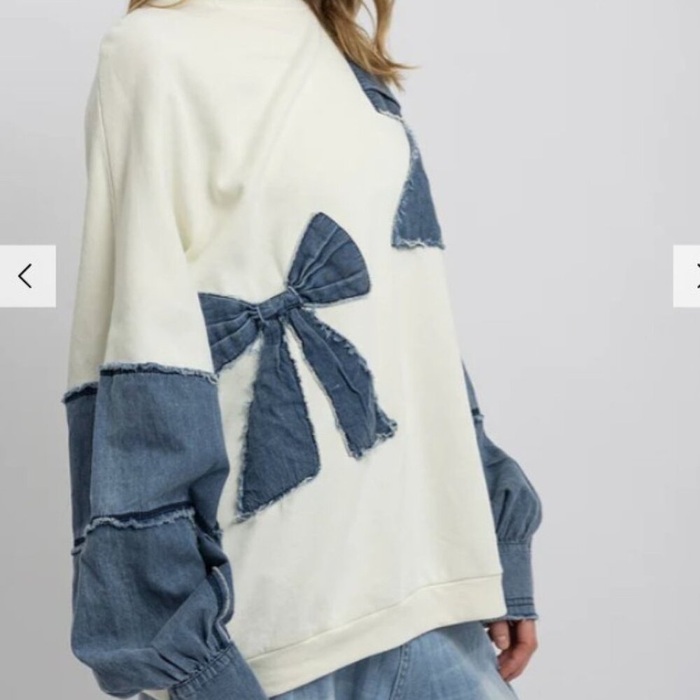 40. NWT Double Bow Denim and Cream Sweatshirt Size M Oversized fits an XL